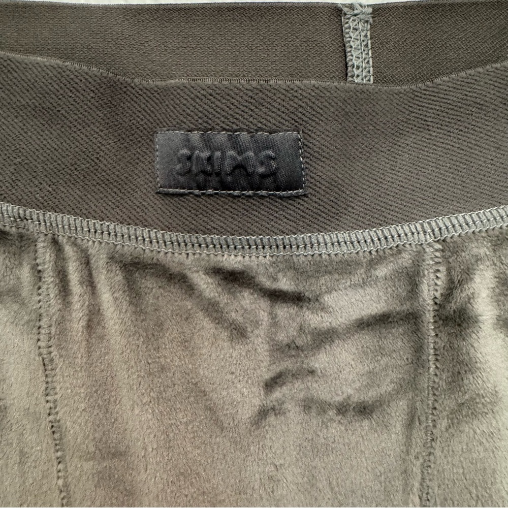 SKIMS Velour Bike Shorts in Gunmetal - Medium - Picture 5 of 6